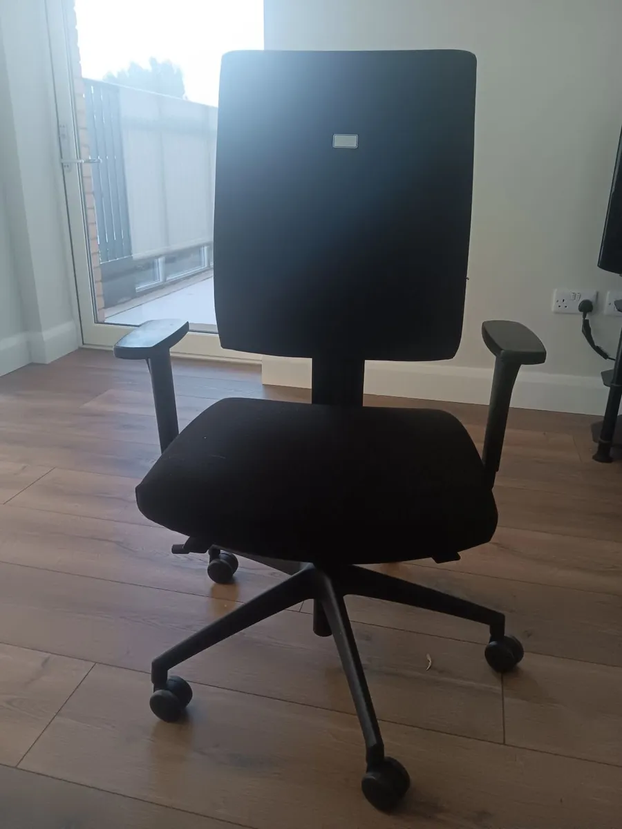 Office chair - Image 1