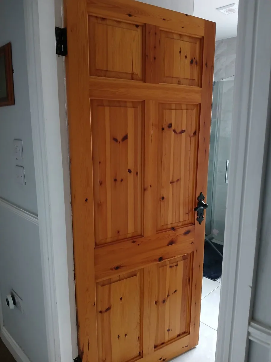 8 x Solid Pine Doors - Image 1
