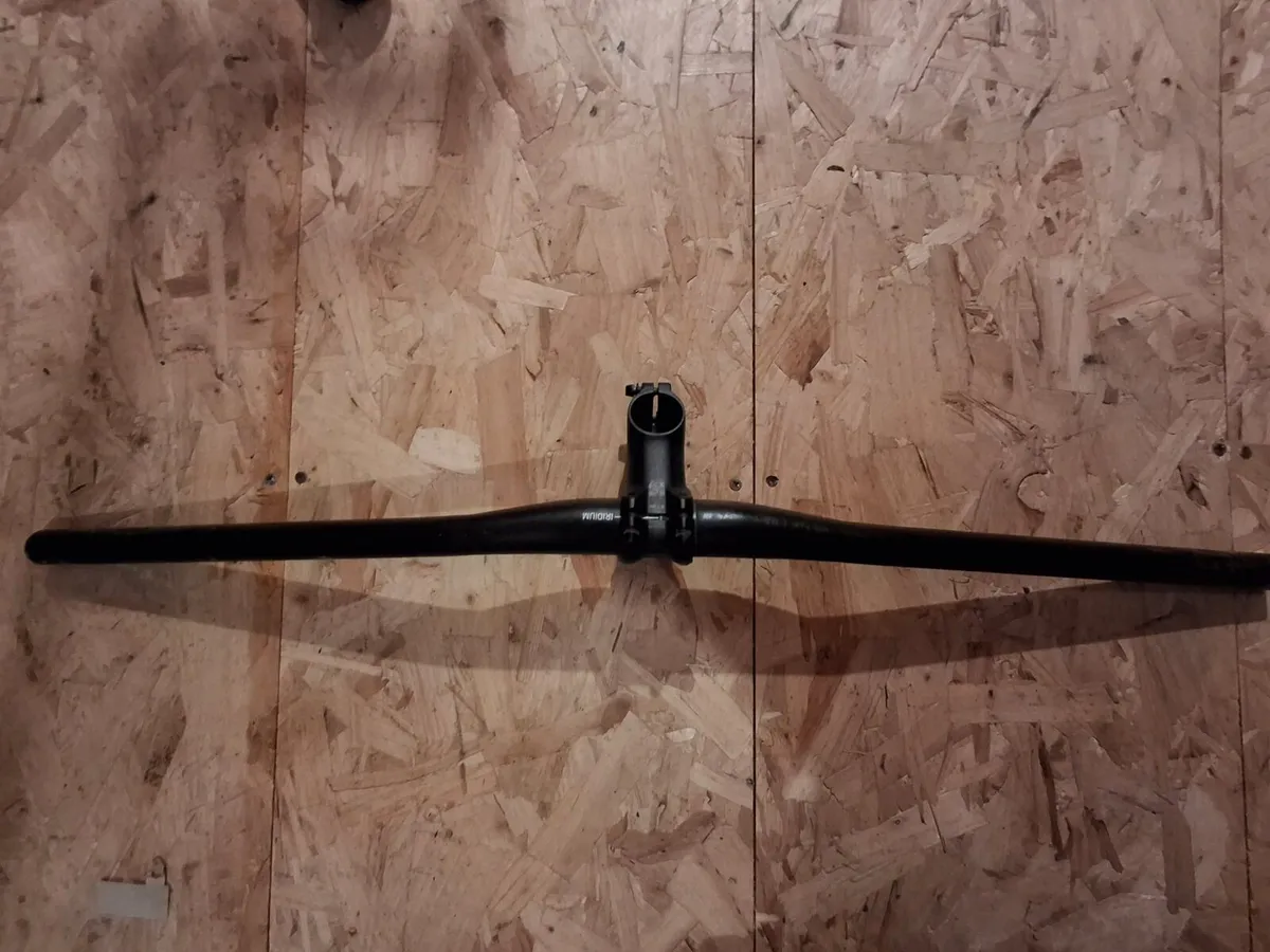 Canyon Iridium Handlebar & Stem - 31.8mm - Image 3