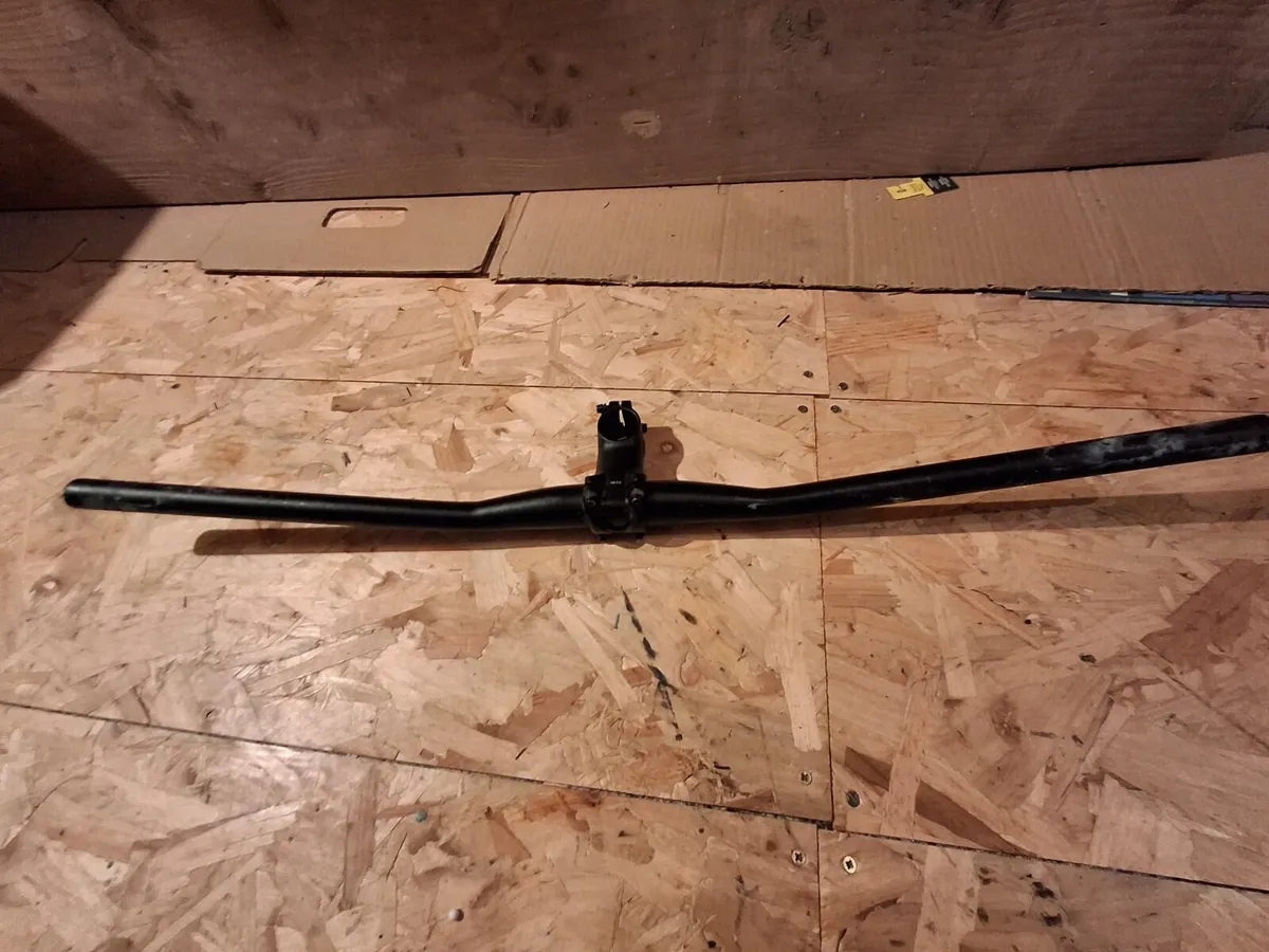 Canyon Iridium Handlebar & Stem - 31.8mm - Image 4