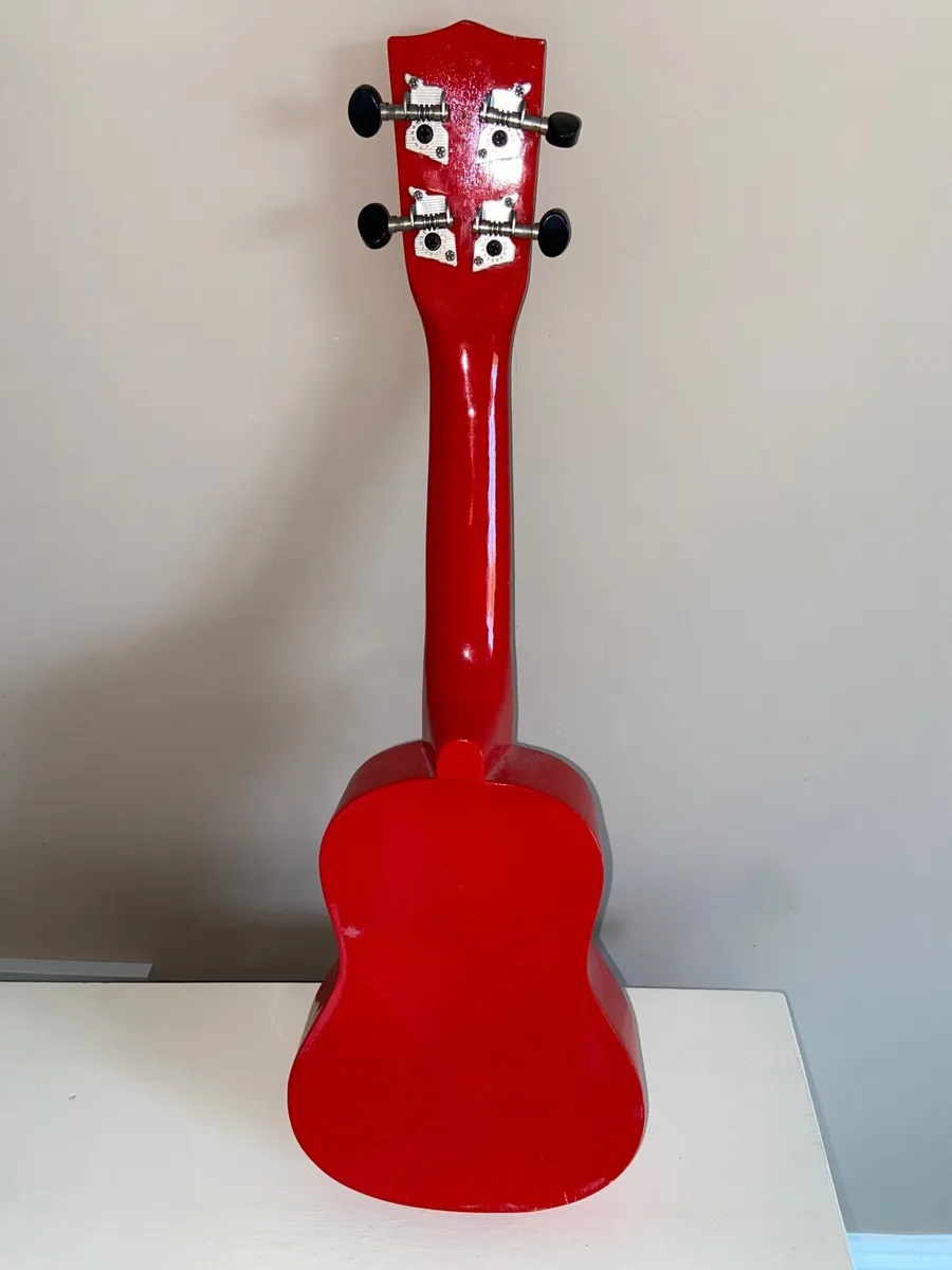 Ukulele - Image 3