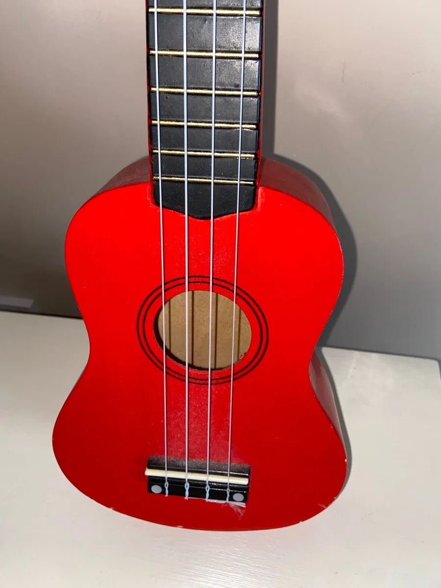 Ukulele - Image 4
