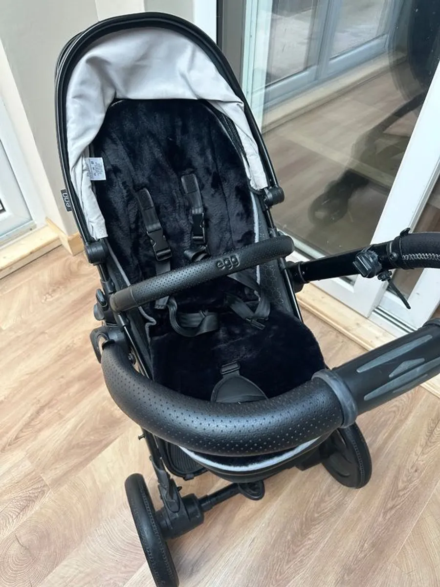 Egg2 stroller and bassinet - Image 1