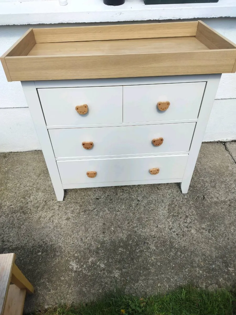 Chest of 4 drawers - Image 1
