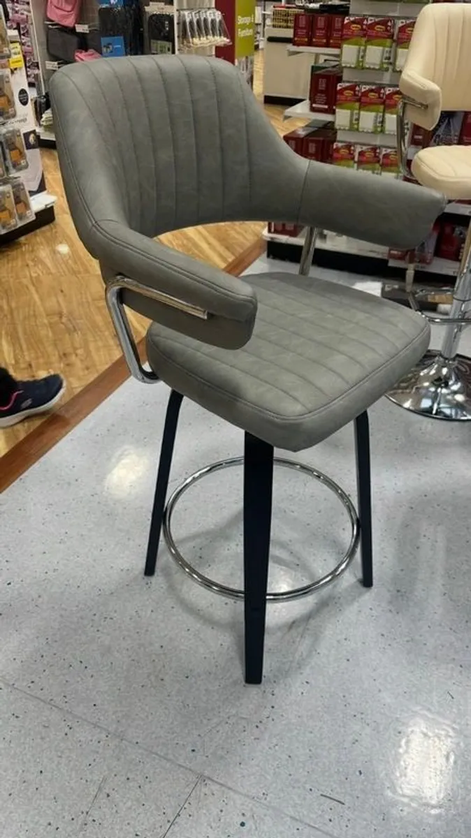 Bar stool - Image 1