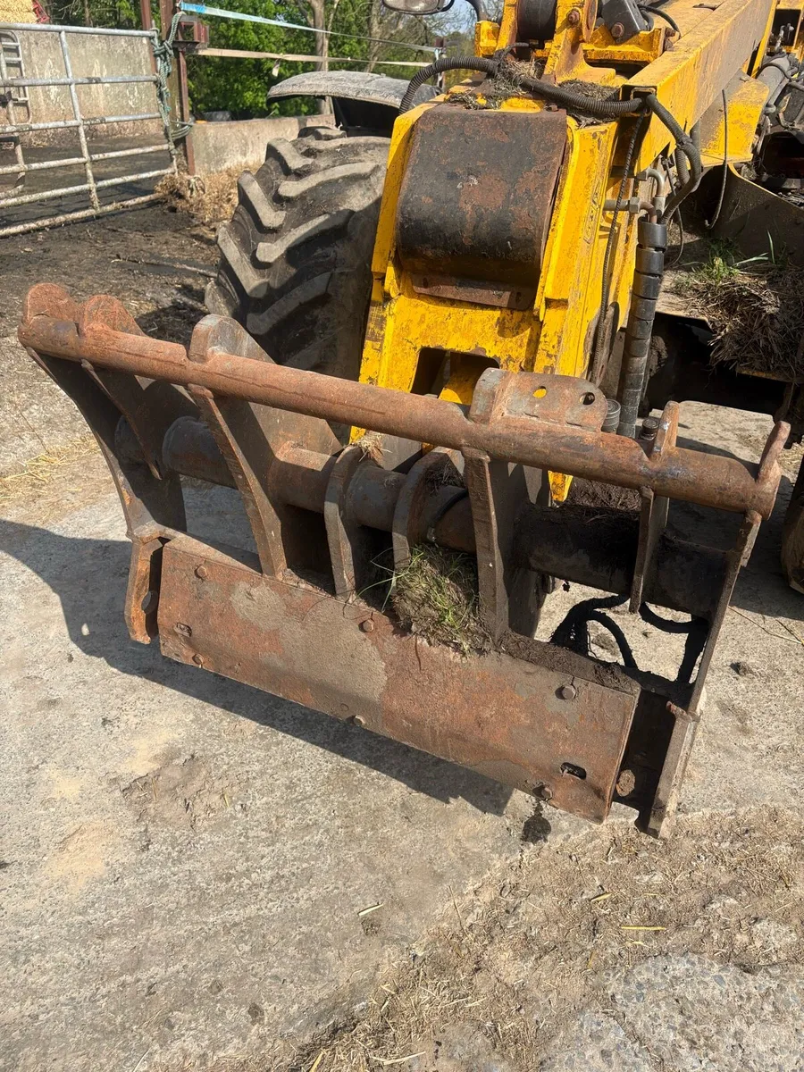 JCB headstock - Image 2