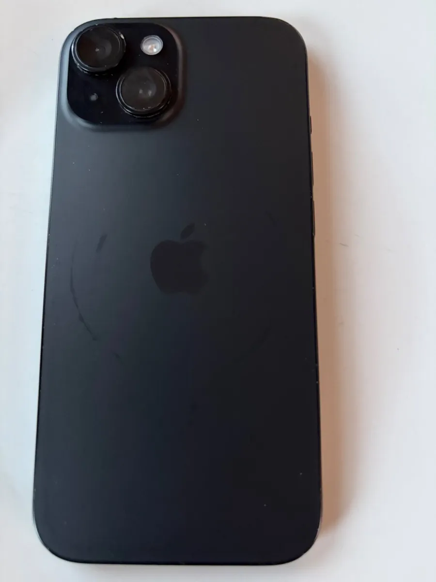 iPhone 15 - Image 3