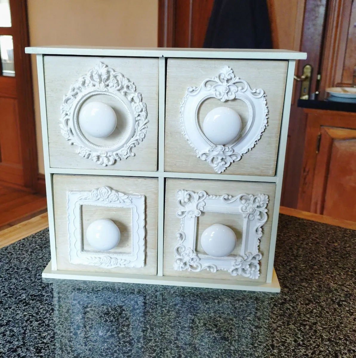 SMALL CHEST OF DRAWERS (USED). - Image 1