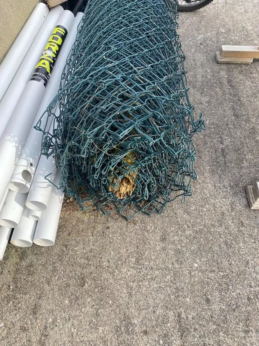 Roll of fencing - Image 1
