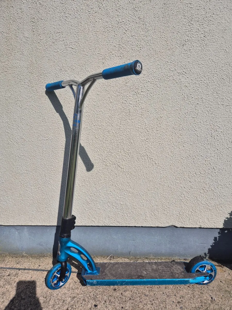 Madd Gear Pro (MGP) stunt scooter