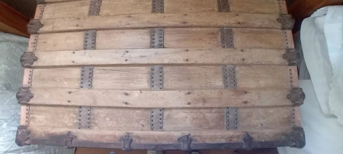 ANTIQUE PINE TRUNK - Image 3