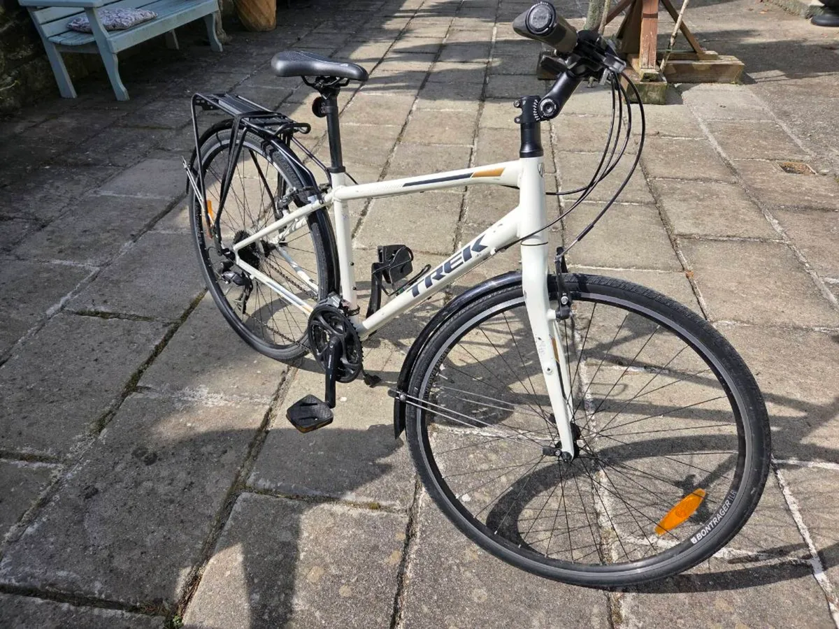 Trek FX3 womens hybrid bike. - Image 2