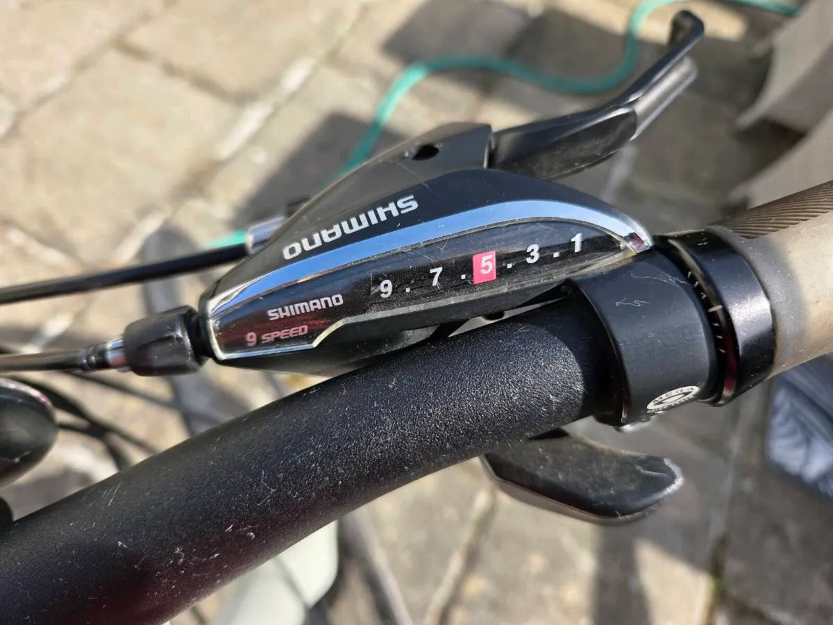 Trek FX3 womens hybrid bike. - Image 3