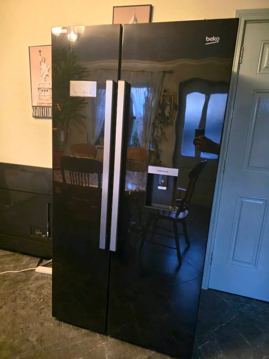 Beko American style fridge mint condition working - Image 1