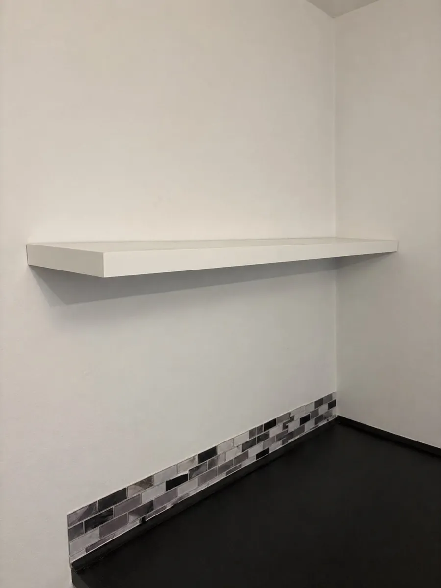 White shelf - Image 1