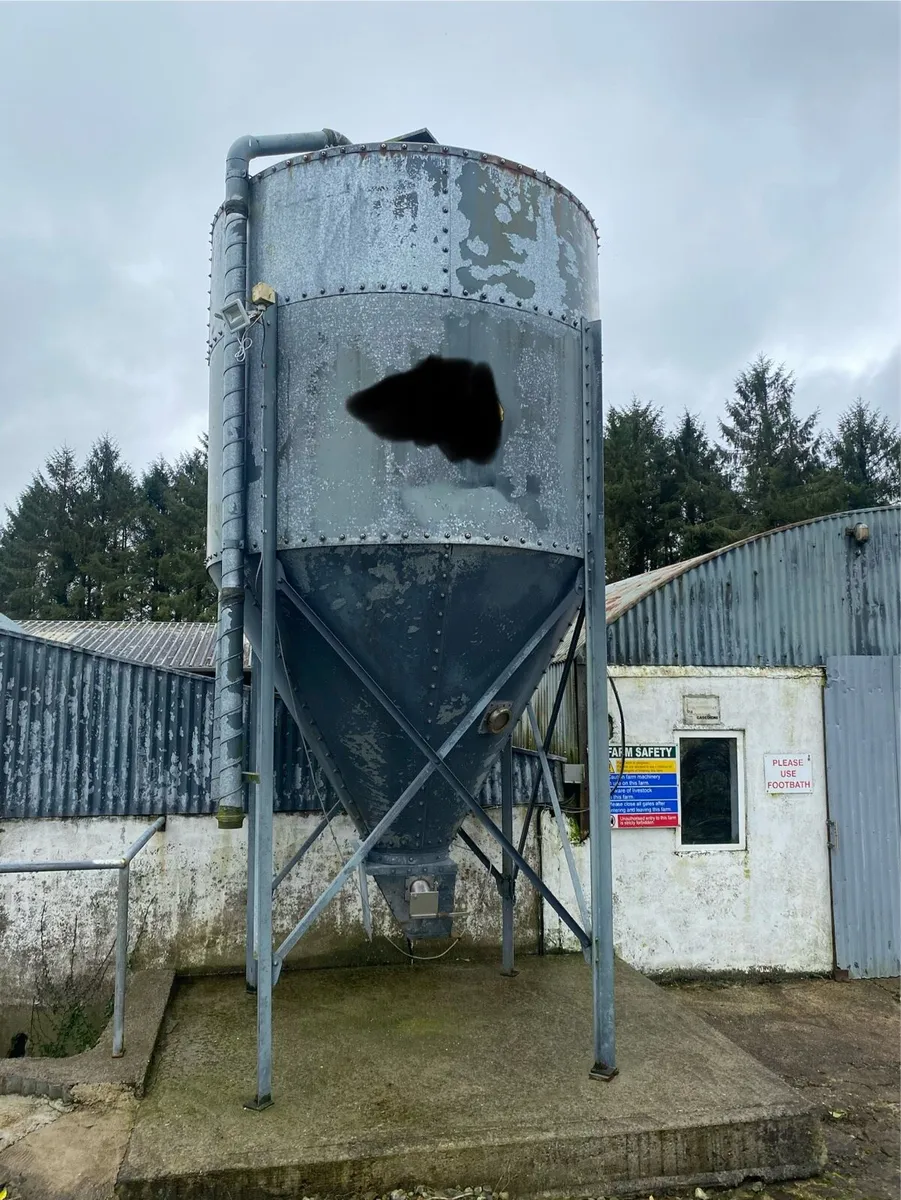 Feed bin - Image 1