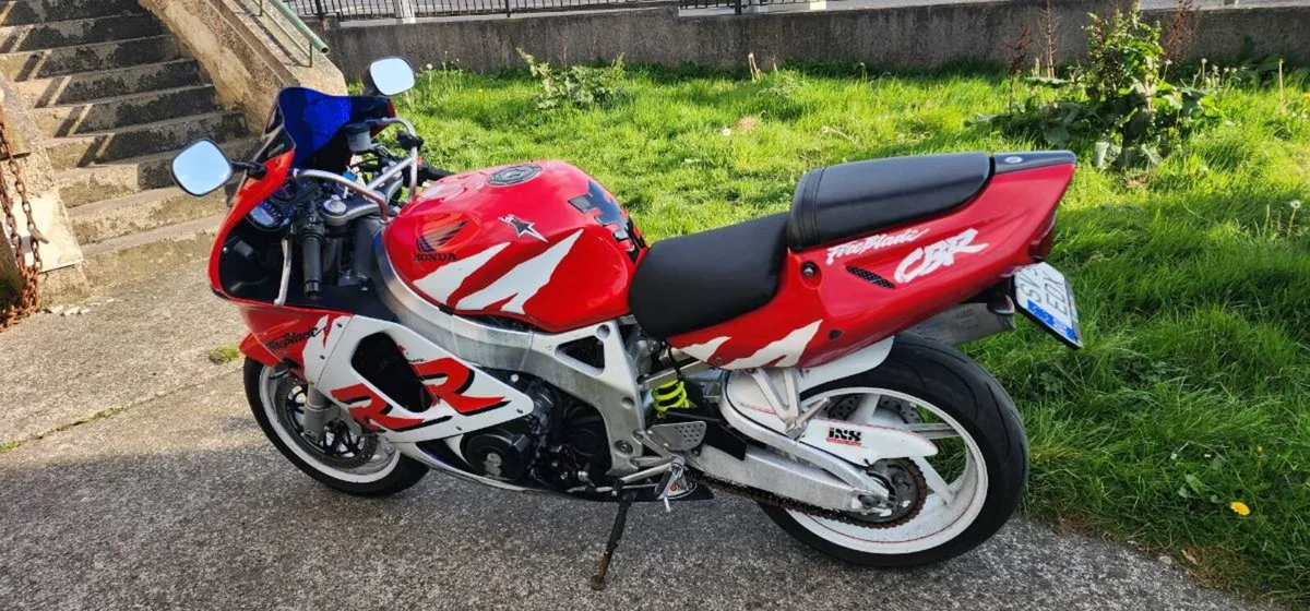 Honda Cbr rr 900 Fireblade 1999 - Image 1