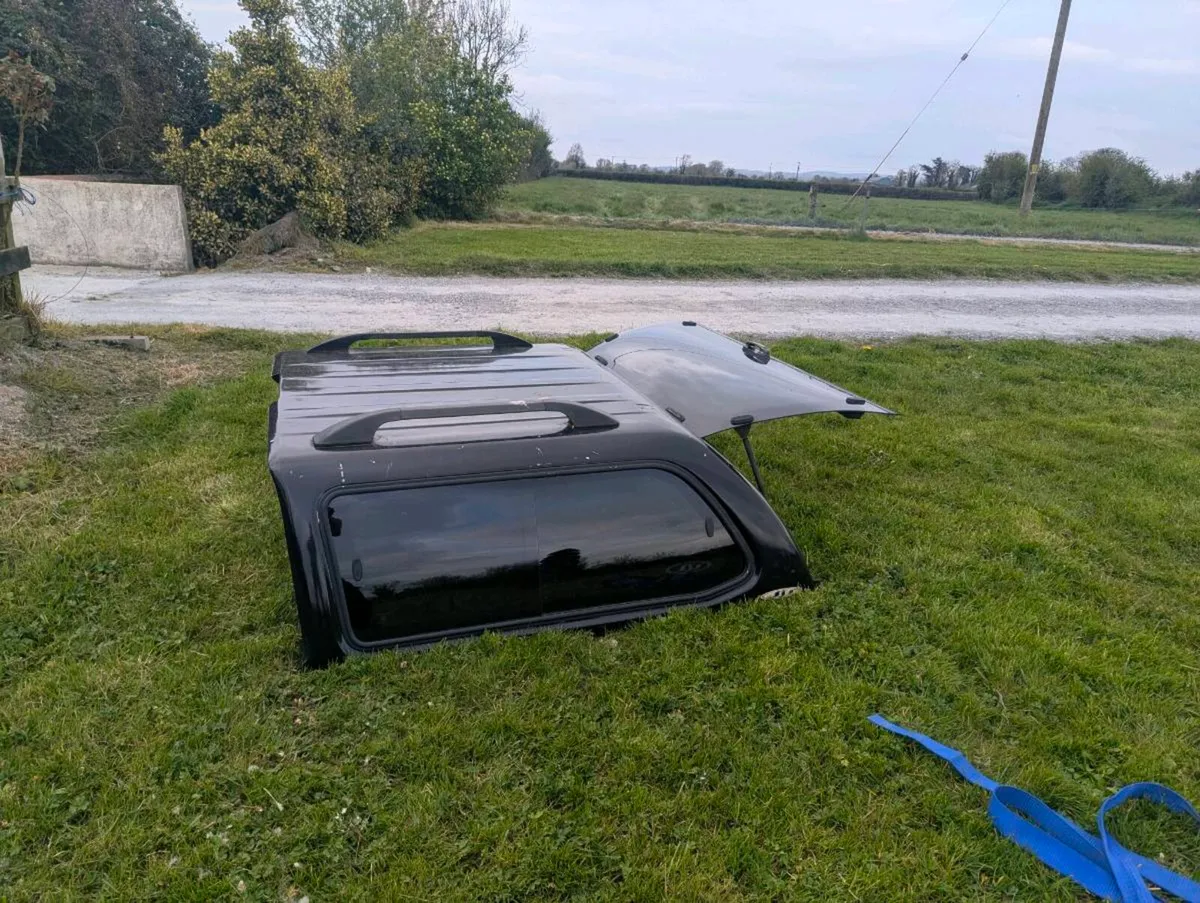 2016 Nissan Navarro canopy - Image 4