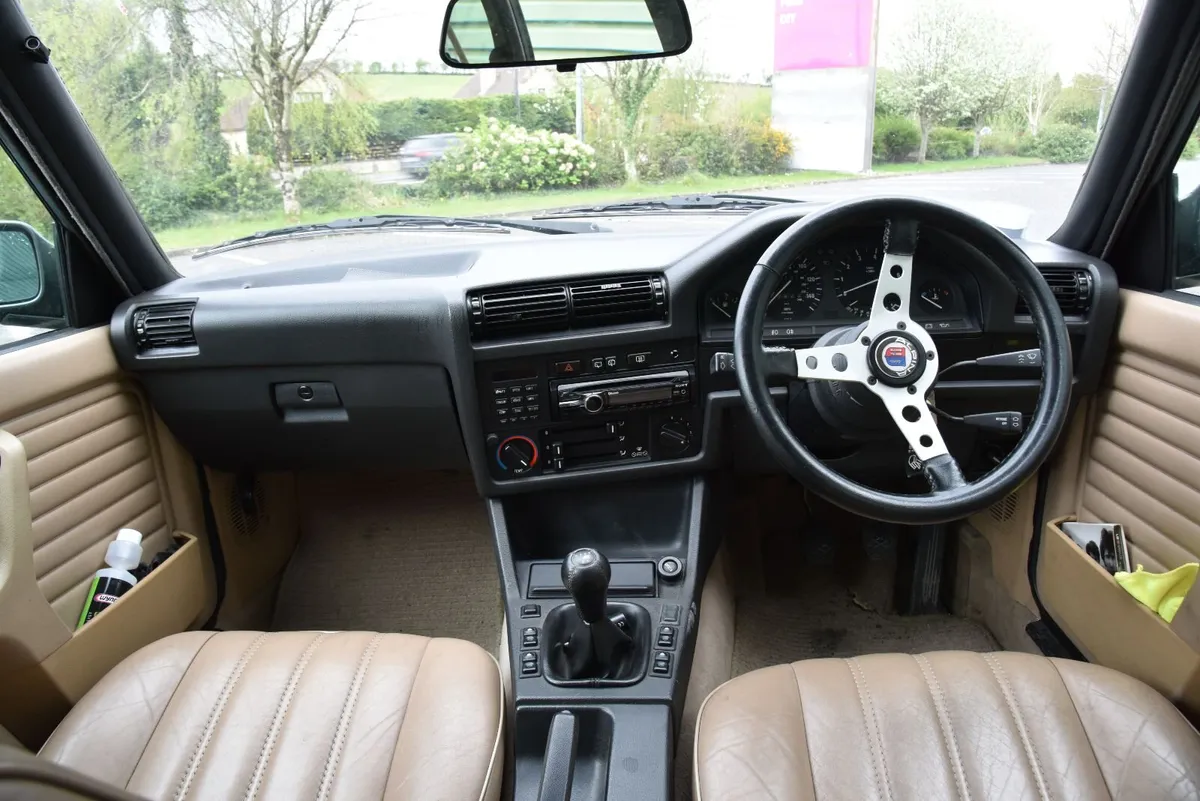 BMW 3-Series 1990 - Image 2