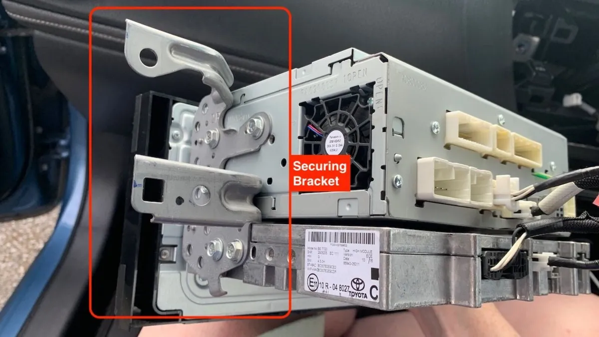 Toyota Auris 2015-2018 Touch 2 w/ Go Plus Sat Nav - Image 2