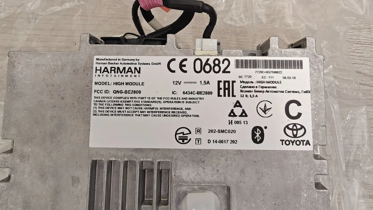 Toyota Auris 2015-2018 Touch 2 w/ Go Plus Sat Nav - Image 1