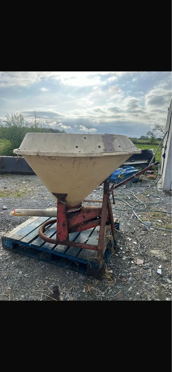 Fertiliser spreader - Image 4