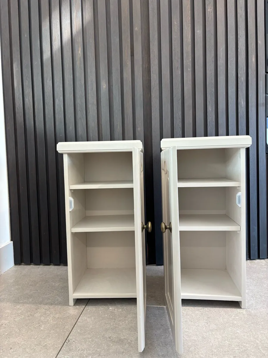 Pair of Bedside Cabinets/Lockers - Image 3