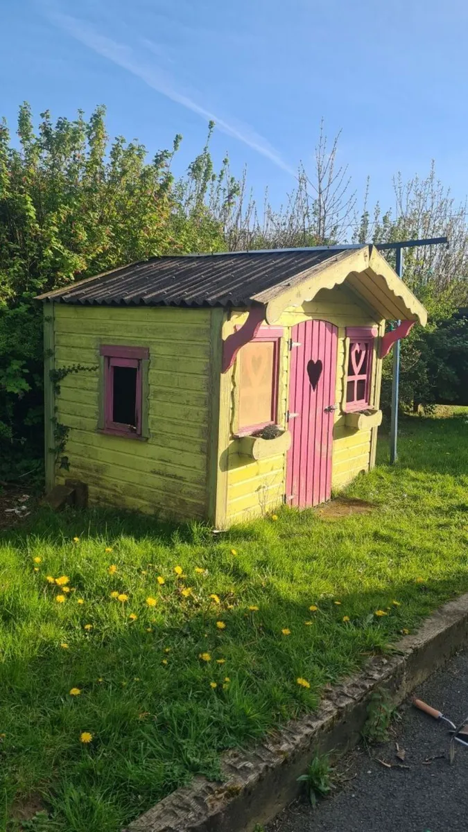 Large wooden children's playhouse - Image 2