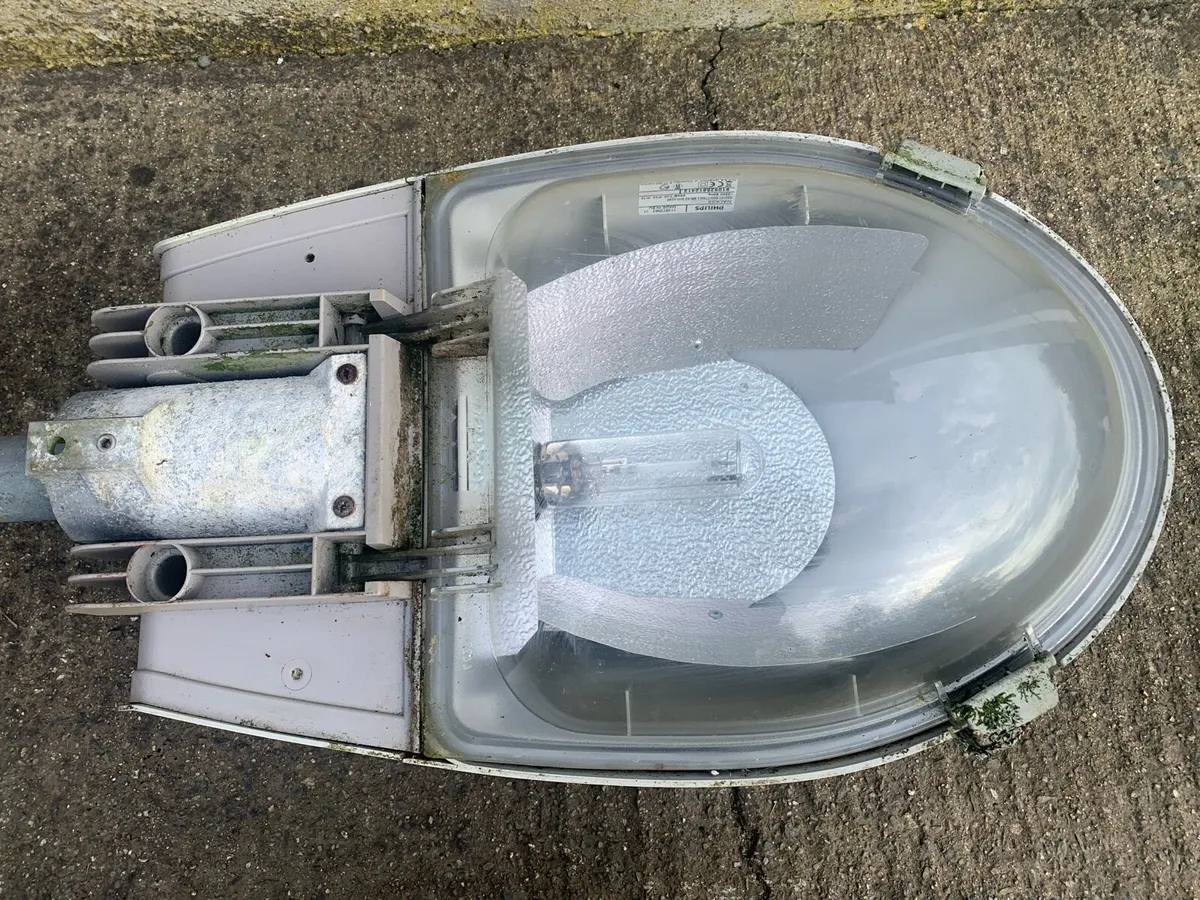 4 large industrial yard lights /gorey area - Image 2