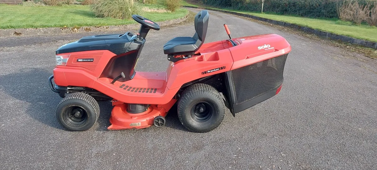 AL-KO T16- 105.6 HD Premium Ride On Lawnmower - Image 1