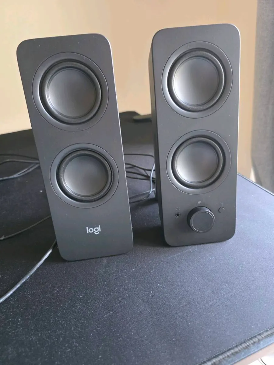 Logitech Z207 speakers