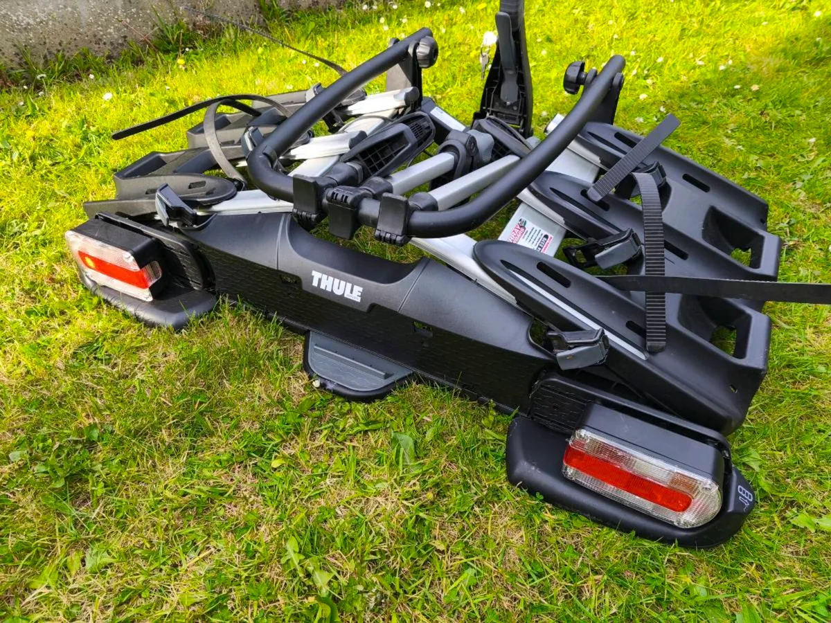 Thule VeloCompact 3 bike platform rack - Image 1