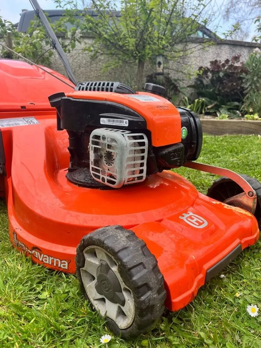 Husqvarna lawnmower LC247 - Image 2