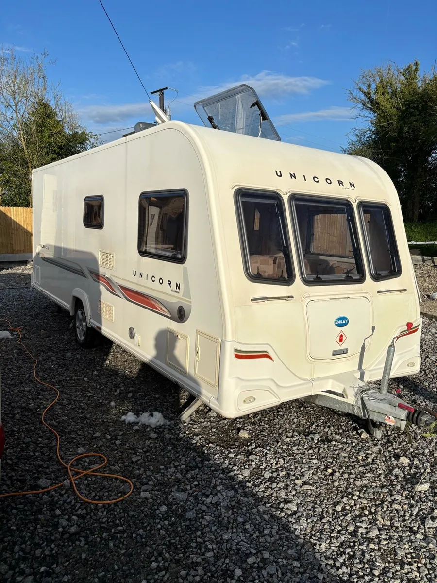 Bailey unicorn fixed bed - Image 1