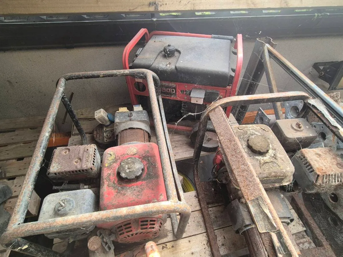 Joblot of generators and poker engine - Image 2