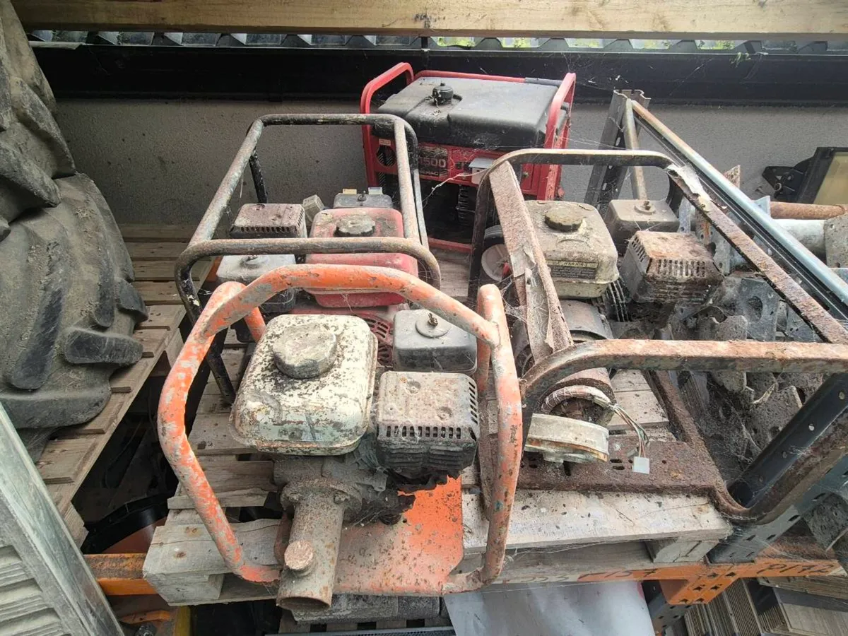 Joblot of generators and poker engine - Image 3