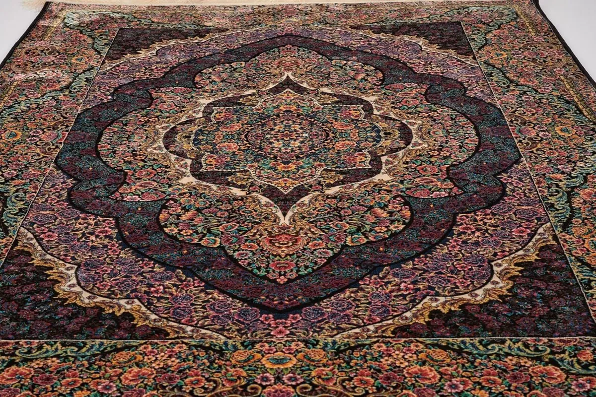 Traditional Vintage Area Rug for Living Room - Image 4