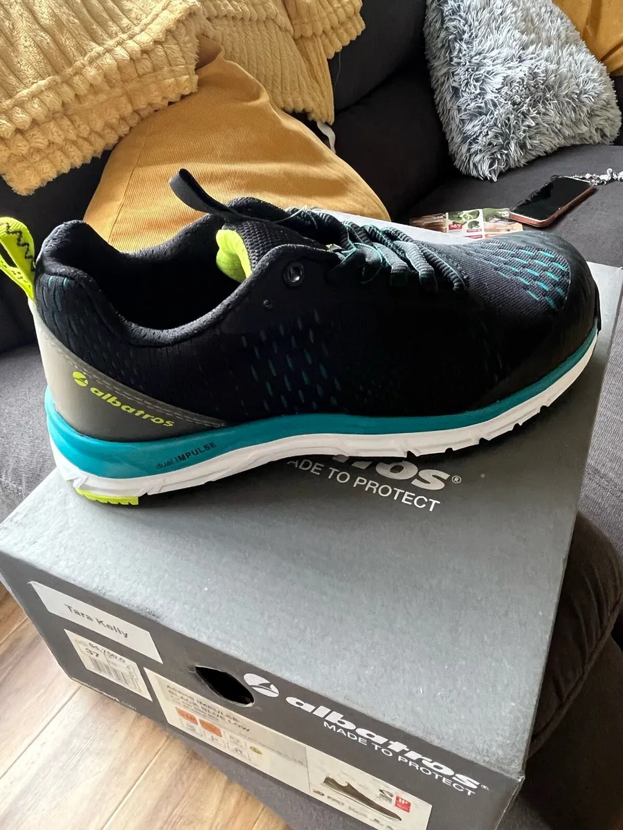 Unisex safety shoes - Image 1