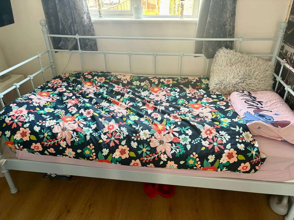 Blue day bed - Image 2