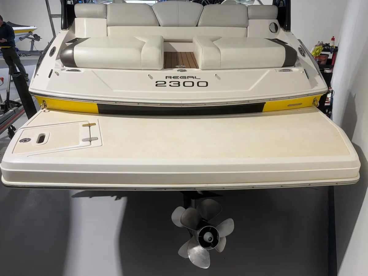 REGAL 27ft SPORTS CRUISER BOAT - Image 3