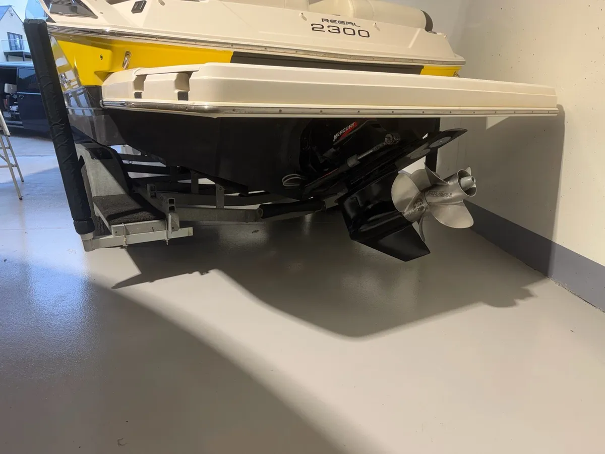 REGAL 27ft SPORTS CRUISER BOAT - Image 4