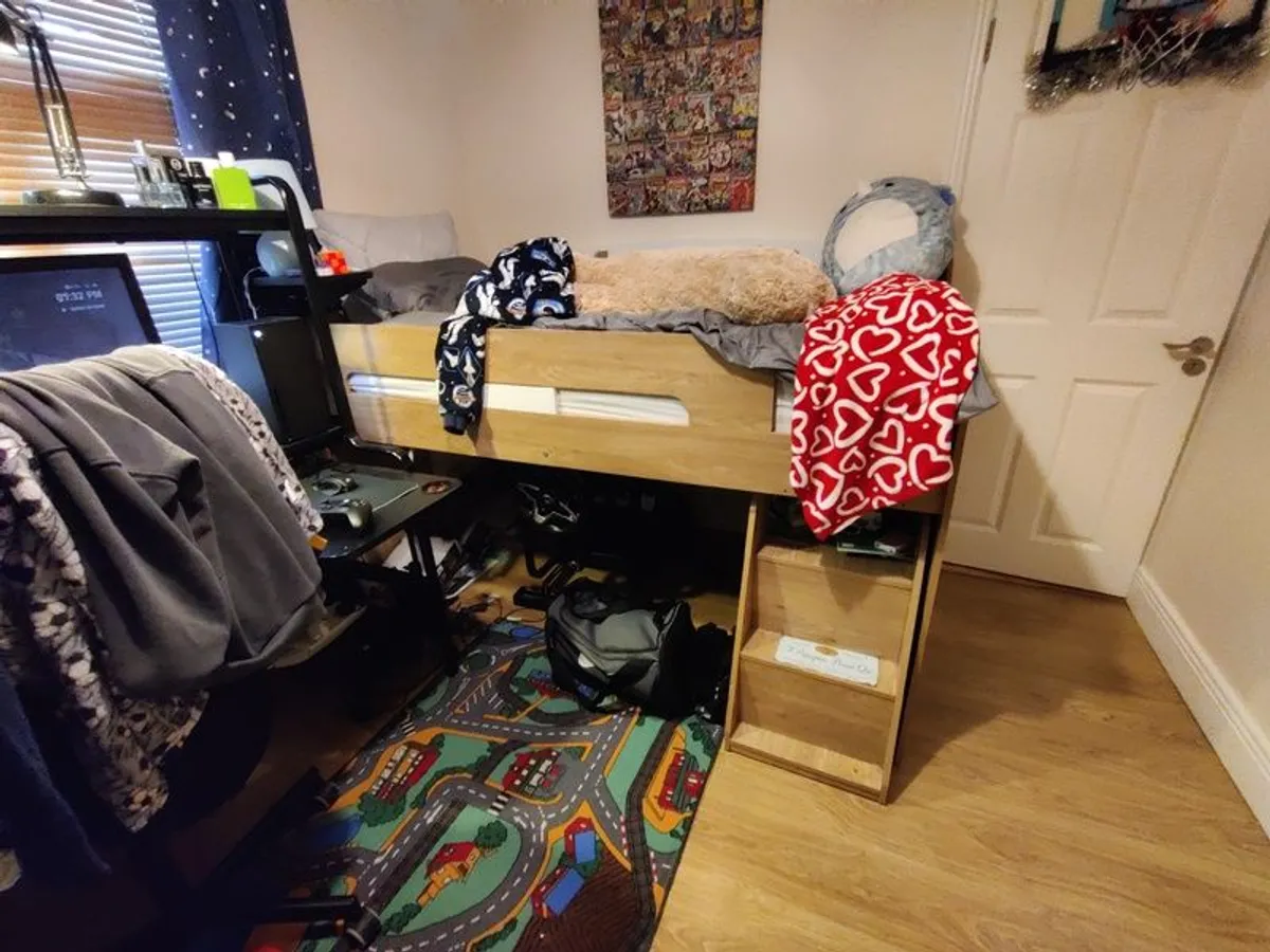 Loft bed with 20cm mattress - Image 1