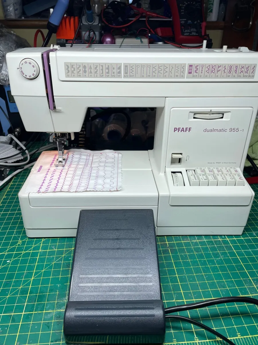 PFAFF Dulamatic 955-1 Sewing machine IDT- Serviced - Image 2