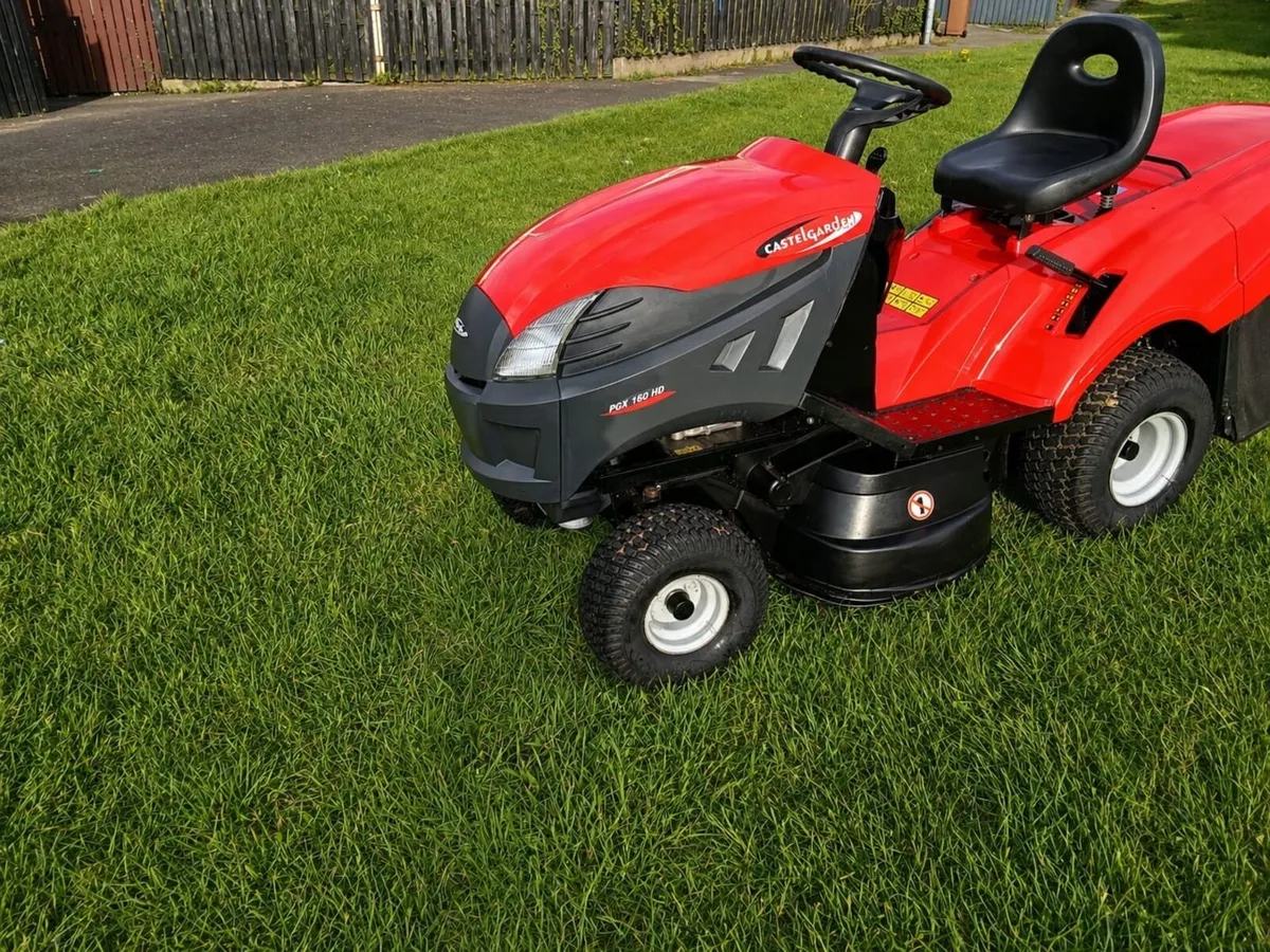 Castle garden ride on lawnmower - Image 4