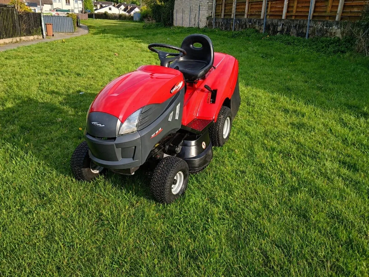 Castle garden ride on lawnmower - Image 1