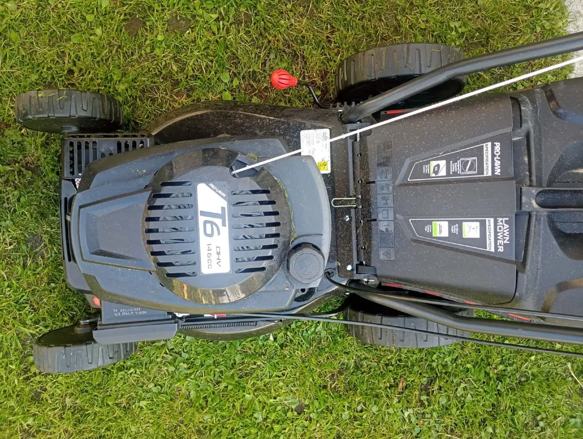 Petrol lawn mower. - Image 4