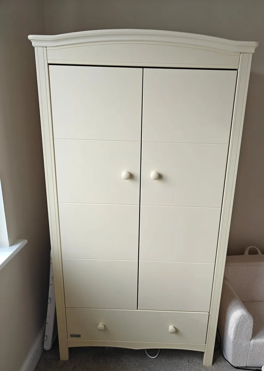 Baby elegance wardrobe