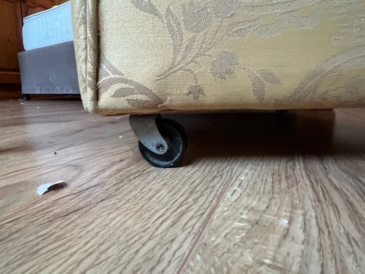 Champagne Chair - Image 4