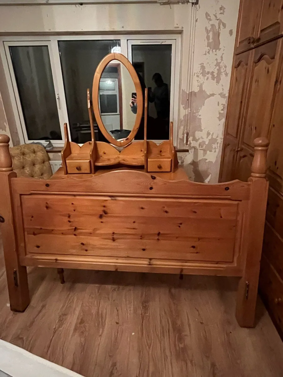 King sized bed headboard - Image 1