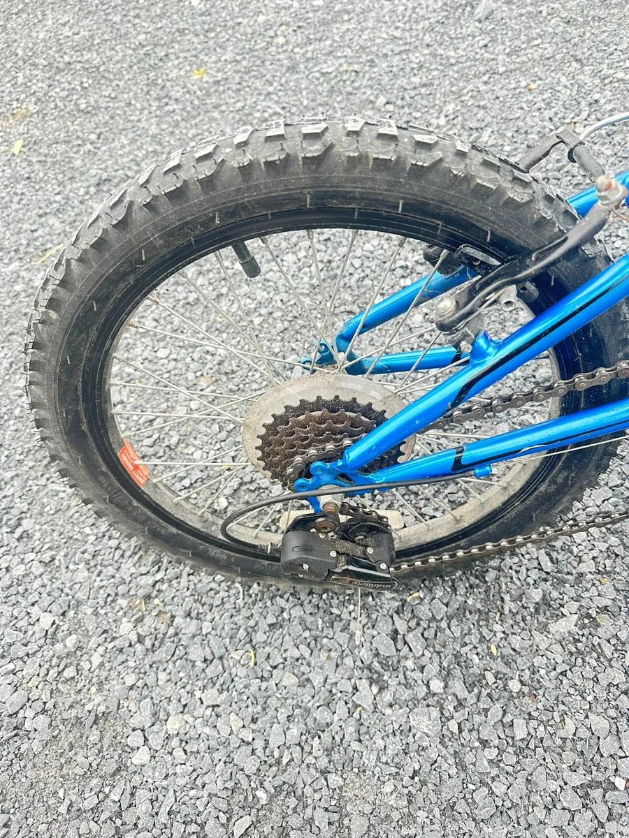 Blue Bike - age 5-7 - Image 3